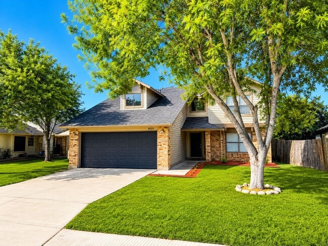 Building Photo - Completely updated Ventura beauty with over 2,000 square feet, TWO living areas, and a downstairs...