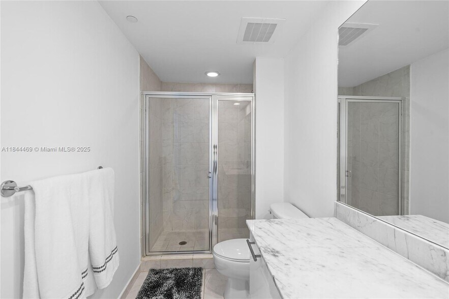 Building Photo - 951 Brickell Ave