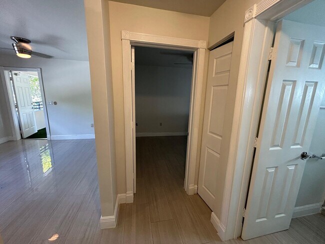 Building Photo - 112 NE 5th St