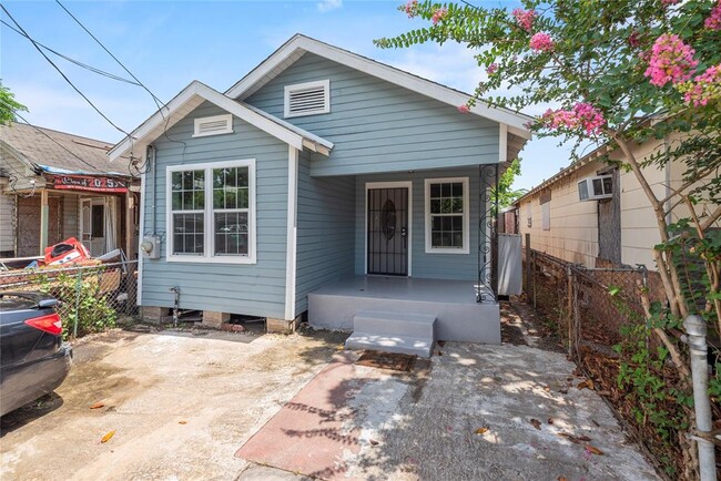 Primary Photo - 7039 Avenue L
