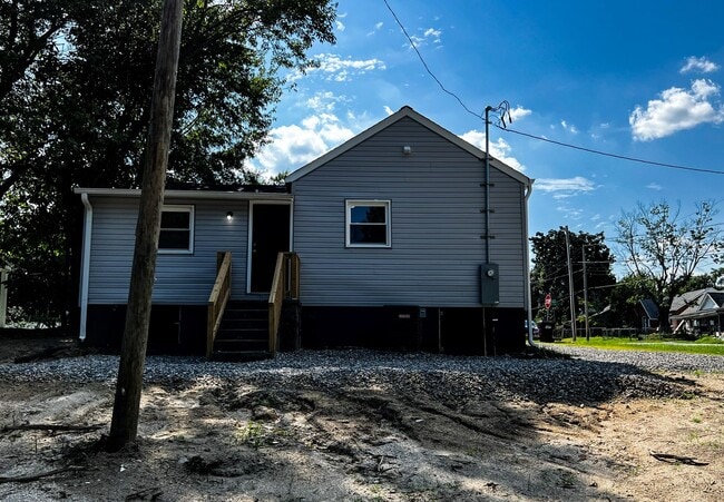 Building Photo - Brand New High Point 2 Bed, 1 Bath with Bo...