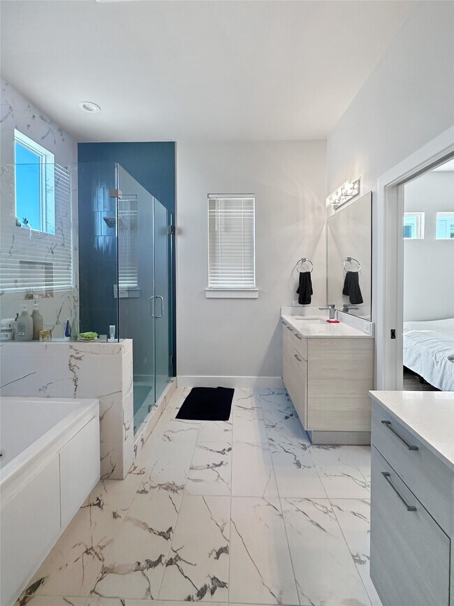 Building Photo - 4702 Oats St