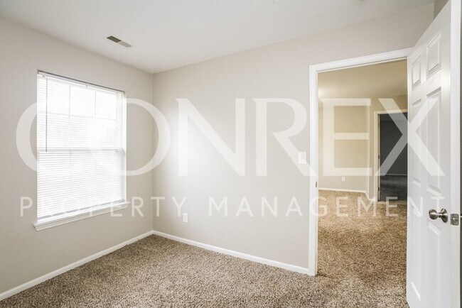 Building Photo - Tons of Space & Double car Garage!