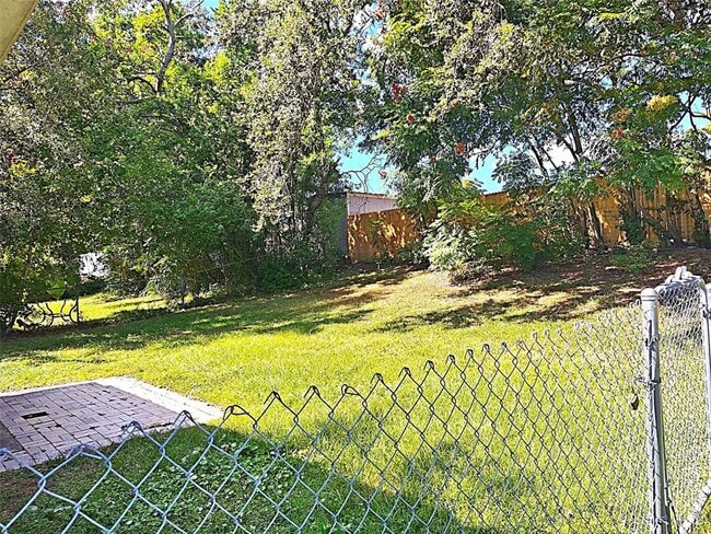 Building Photo - 2812 Dovewood St