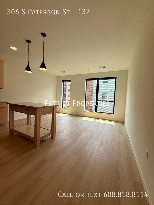 Building Photo - 306 S Paterson St