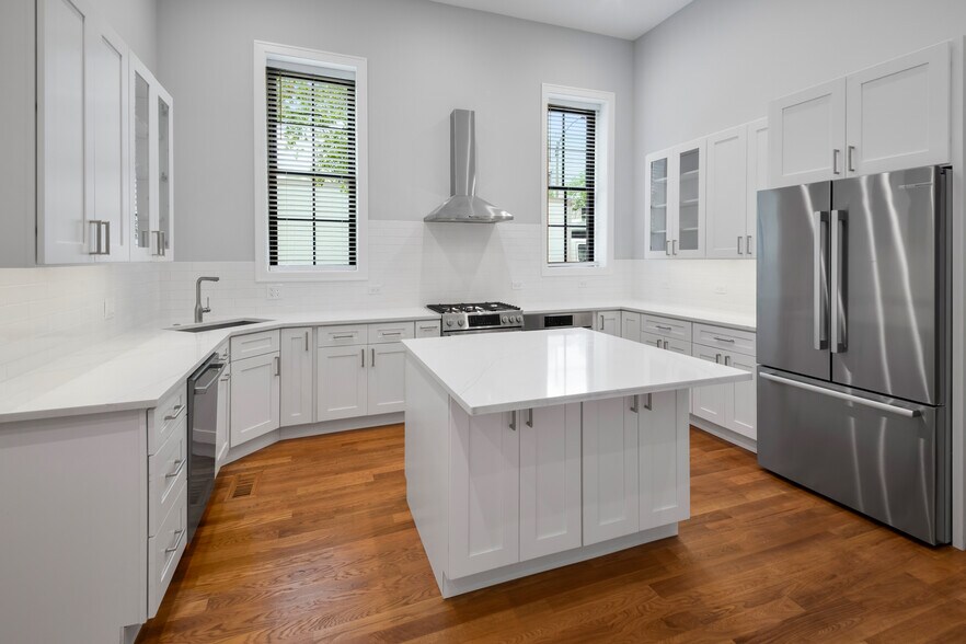 Building Photo - 1339 N Noble St