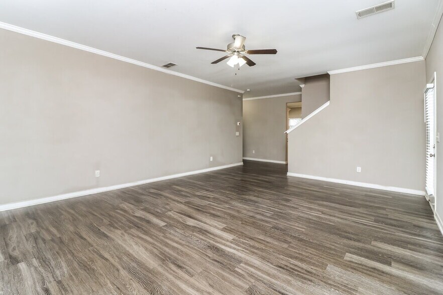 Building Photo - 679 Fieldcrest Dr