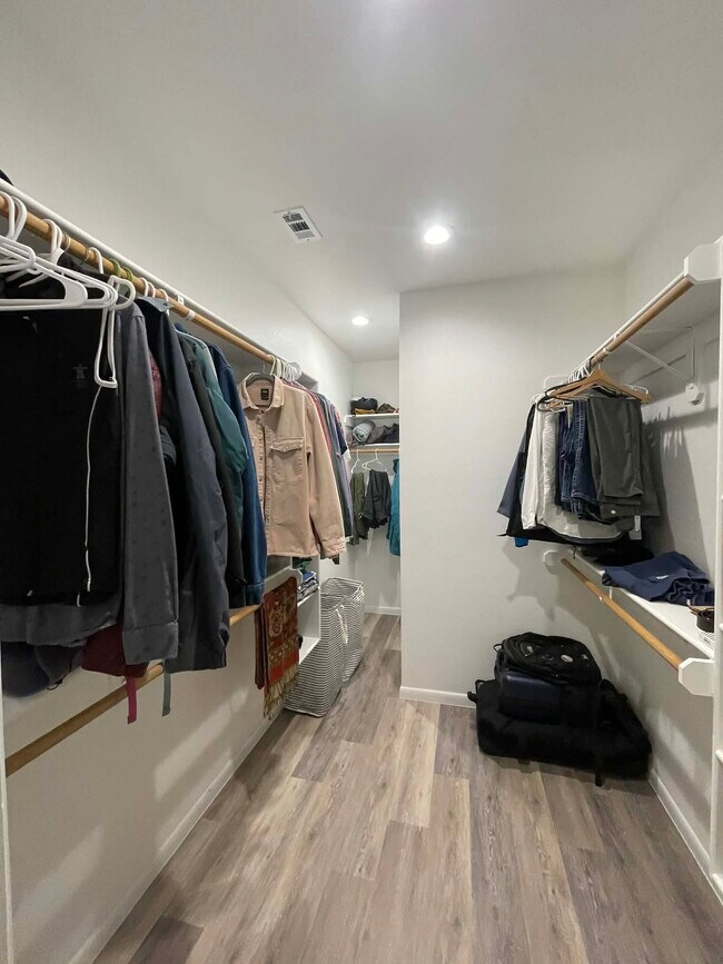 Building Photo - 917 N 16th St