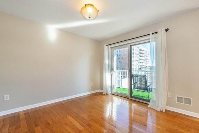 Building Photo - 19 Legend Hills Dr