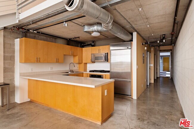 Building Photo - 1130 Flower St