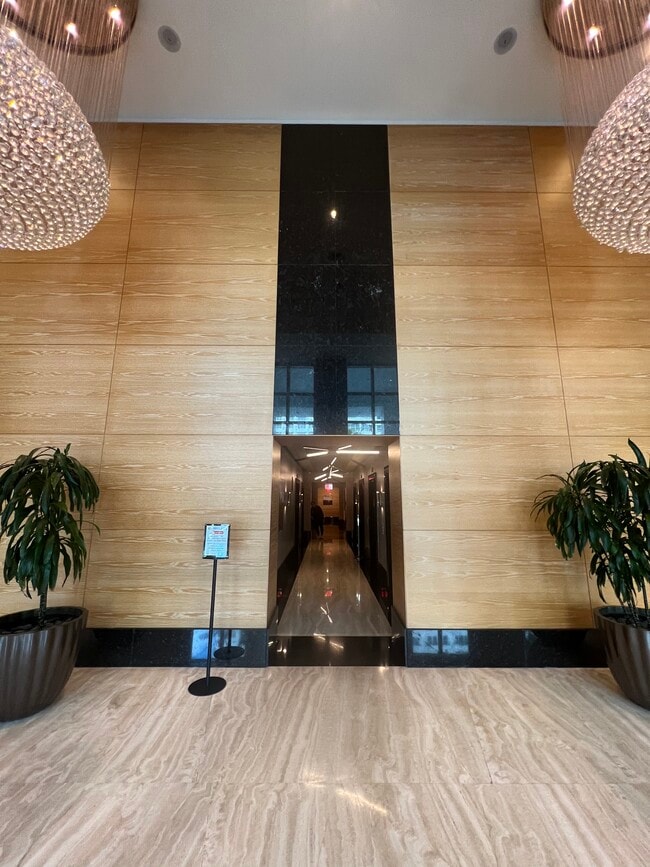 Building Photo - 950 Brickell Bay Dr