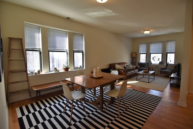 Building Photo - 953-959 W Fletcher St