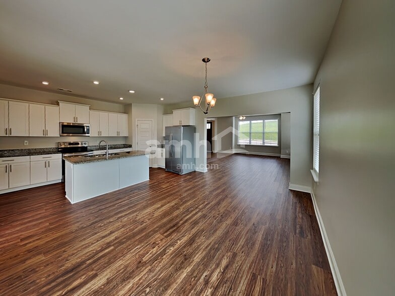 Building Photo - 5351 Tupelo St