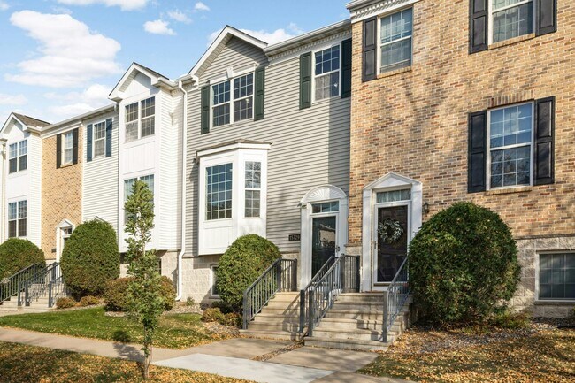 Building Photo - 15729A  Porchlight Lane