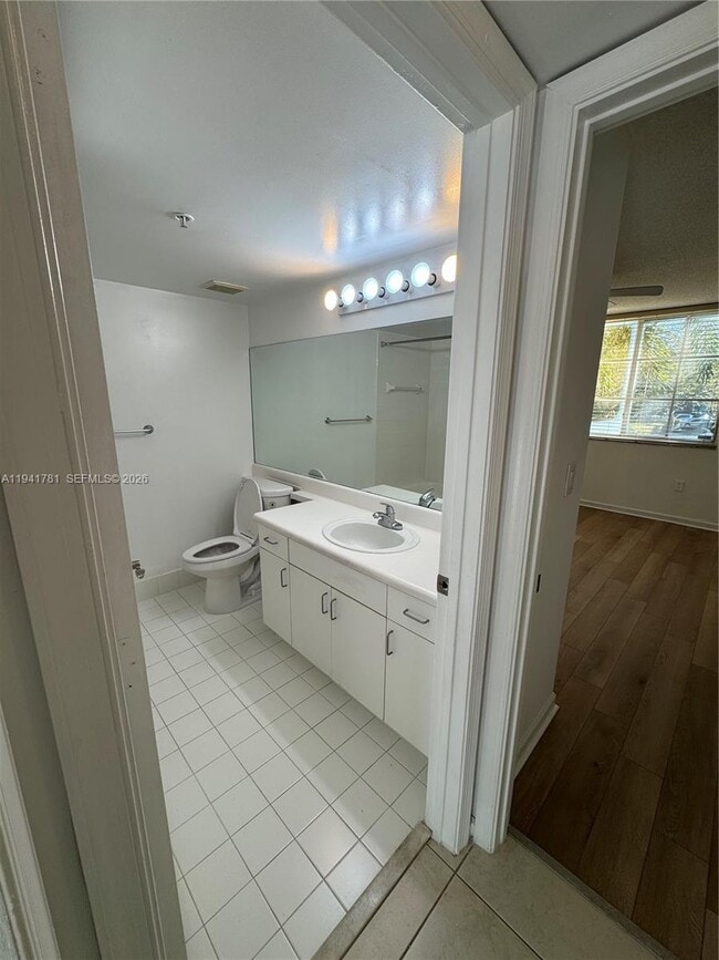 Building Photo - 4840 N State Rd 7