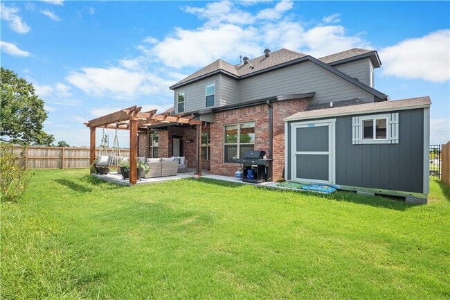 Building Photo - 3200 SW Rosemont Ave