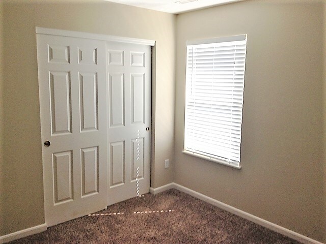 Building Photo - 241 Lakeview Dr