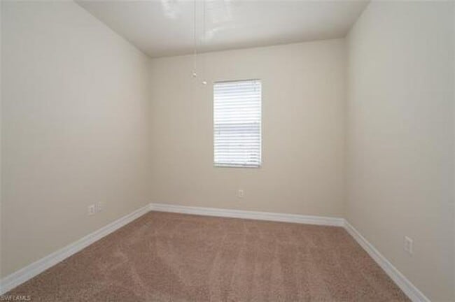 Building Photo - Move in ready 3 bedroom 2.5 bathroom townhome