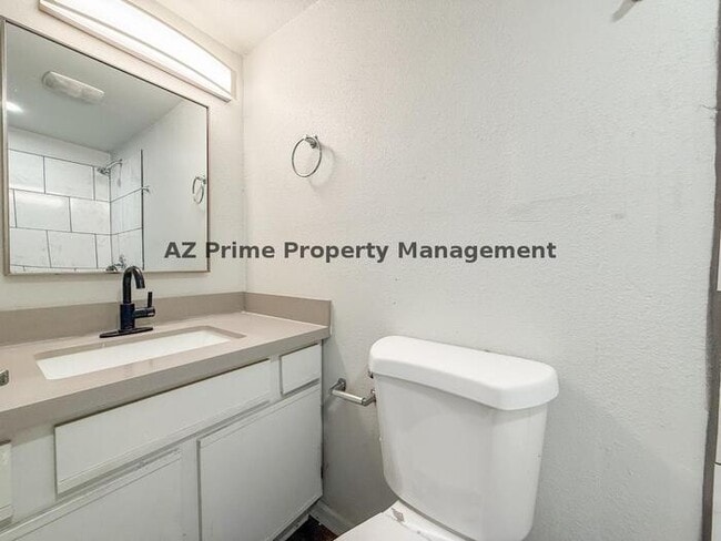 Building Photo - 2427 W Yavapai St