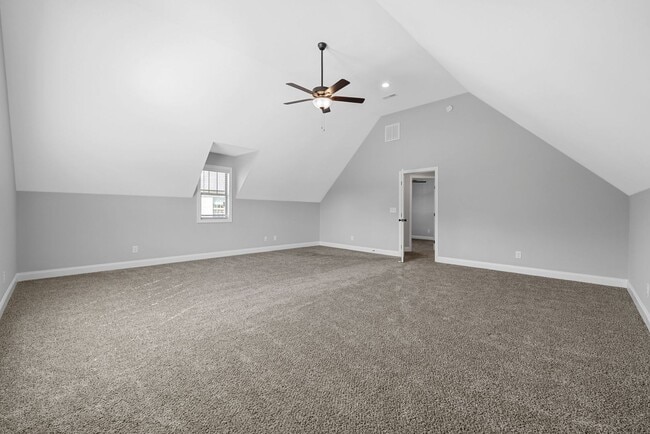 Building Photo - Pet Friendly Four Bedroom with Bonus!
