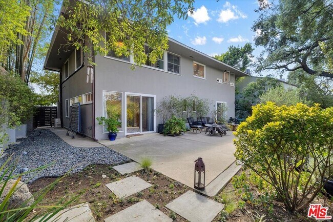 Building Photo - 8809 Appian Way