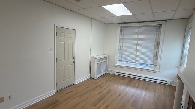 Building Photo - 136 S Madison St