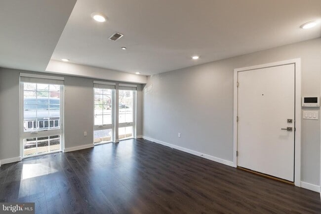 Building Photo - 751 N 20th St
