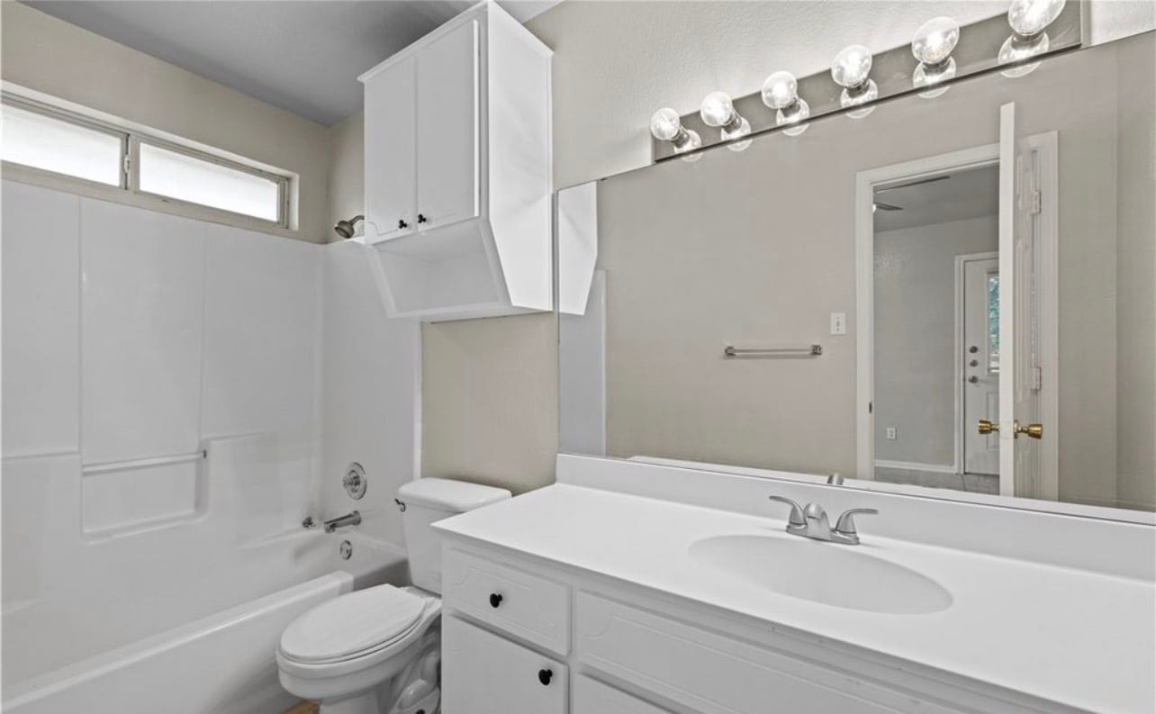 Bathroom inside main bedroom - 1006 W Avenue B