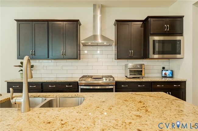 Building Photo - 18401 Palisades Ct