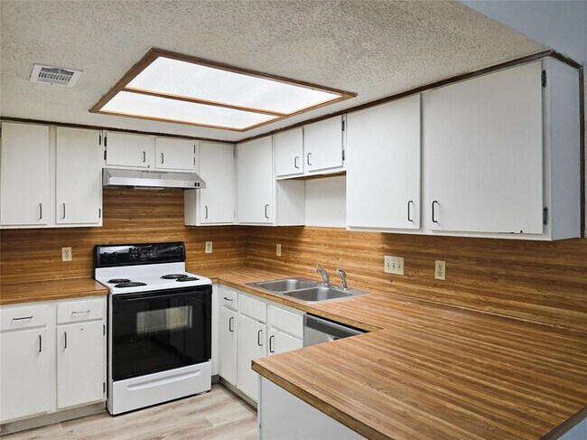 Building Photo - 8418 Fathom Cir
