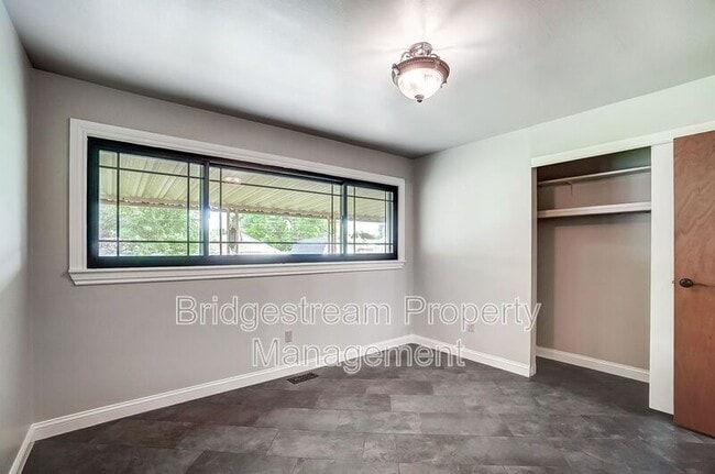 Building Photo - 4354 Meadowcroft Rd
