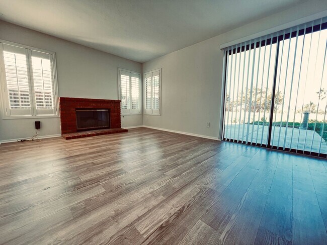 Building Photo - Oceanside Rancho Del Oro 4 Bedroom 3 Bath Home