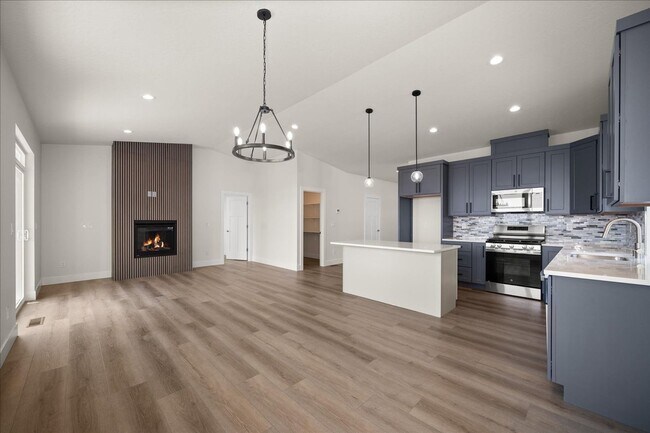 Building Photo - $3,600 - 4 Bed / 3 Bath Gorgeous Brand New...