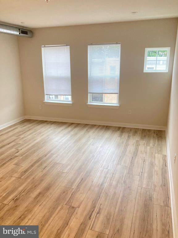 Building Photo - 2551 N Front St