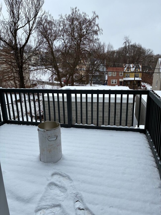 Building Photo - Every Bedroom Has a Private Bath!!! Balcony, AC, Laundry! New Reno! Avail NOW!