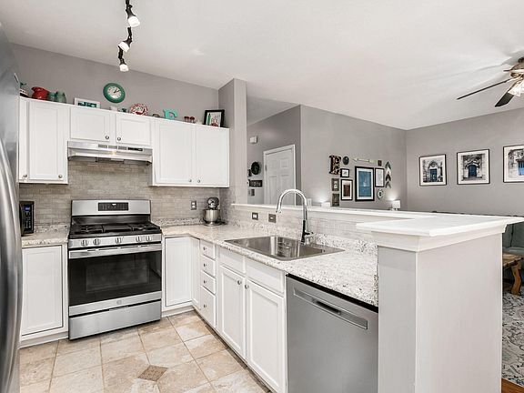Kitchen - 657 Grove Cir