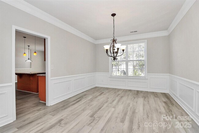 Building Photo - 2108 Oakcliffe Ct