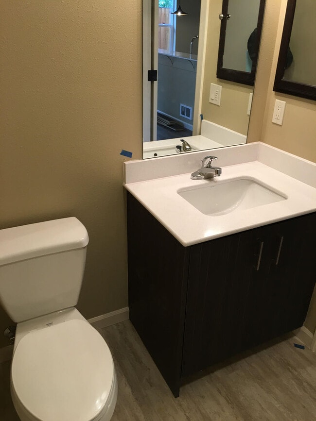 Building Photo - Apartment near downtown Hillsboro