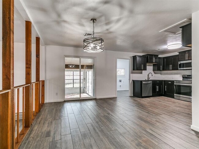 Building Photo - 816 S Santa Fe Dr