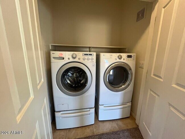 Building Photo - 2150 W Alameda Dr