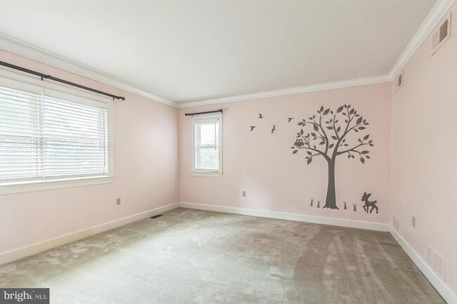 Building Photo - For Rent! Large 5-Bedroom, 3.5-Bath Home with Scenic Views