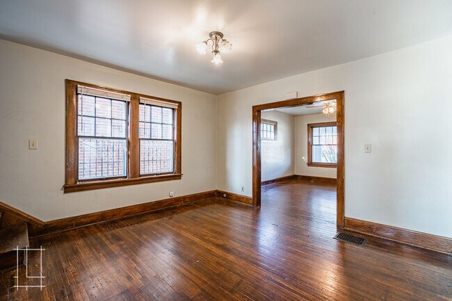 Building Photo - 1448 Summit St