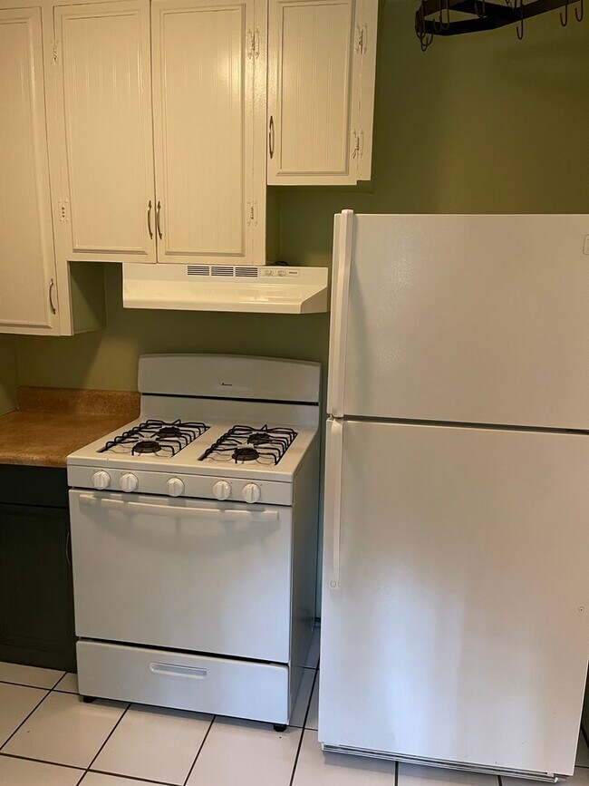 Building Photo - Charming 2 bed 1 bath home