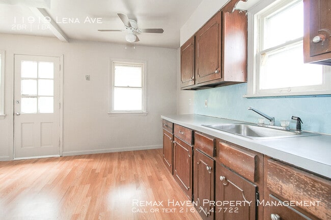 Building Photo - 11919 Lena Ave