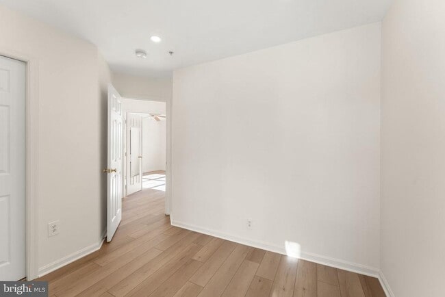 Building Photo - 44210 Shady Glen Terrace