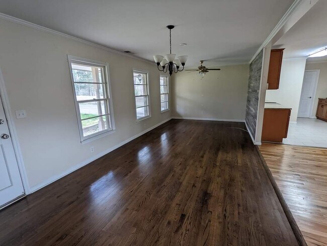 Building Photo - 275 E Lake Dr