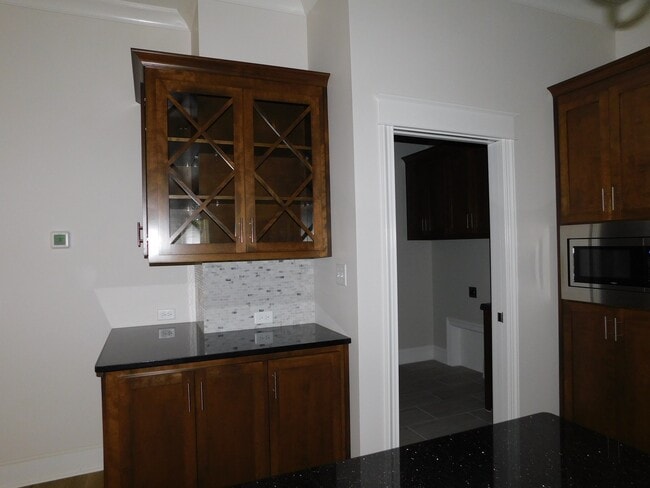 Building Photo - Grove Point Beauty