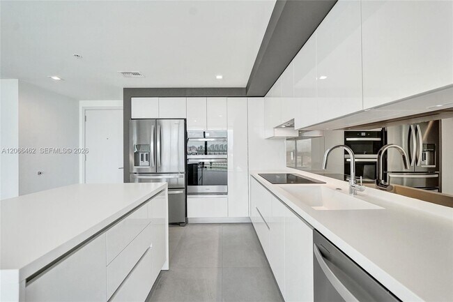 Building Photo - 1170 E Hallandale Beach Blvd