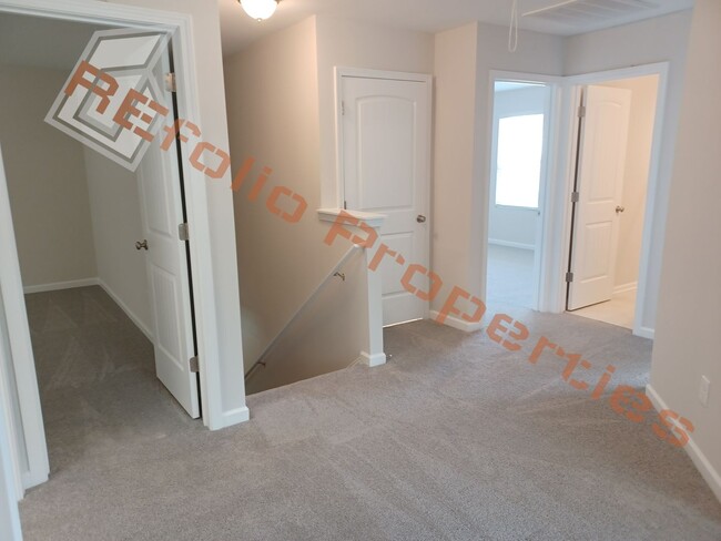 Building Photo - Beautiful 4 Bedroom, 3 Bath, 1-Car Garage ...
