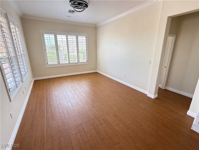 Building Photo - 10513 Longwood Dr